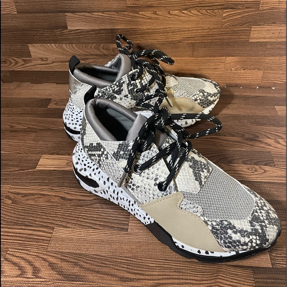 Cool AF Brand New Steve Madden Printed Fashion Sneakers